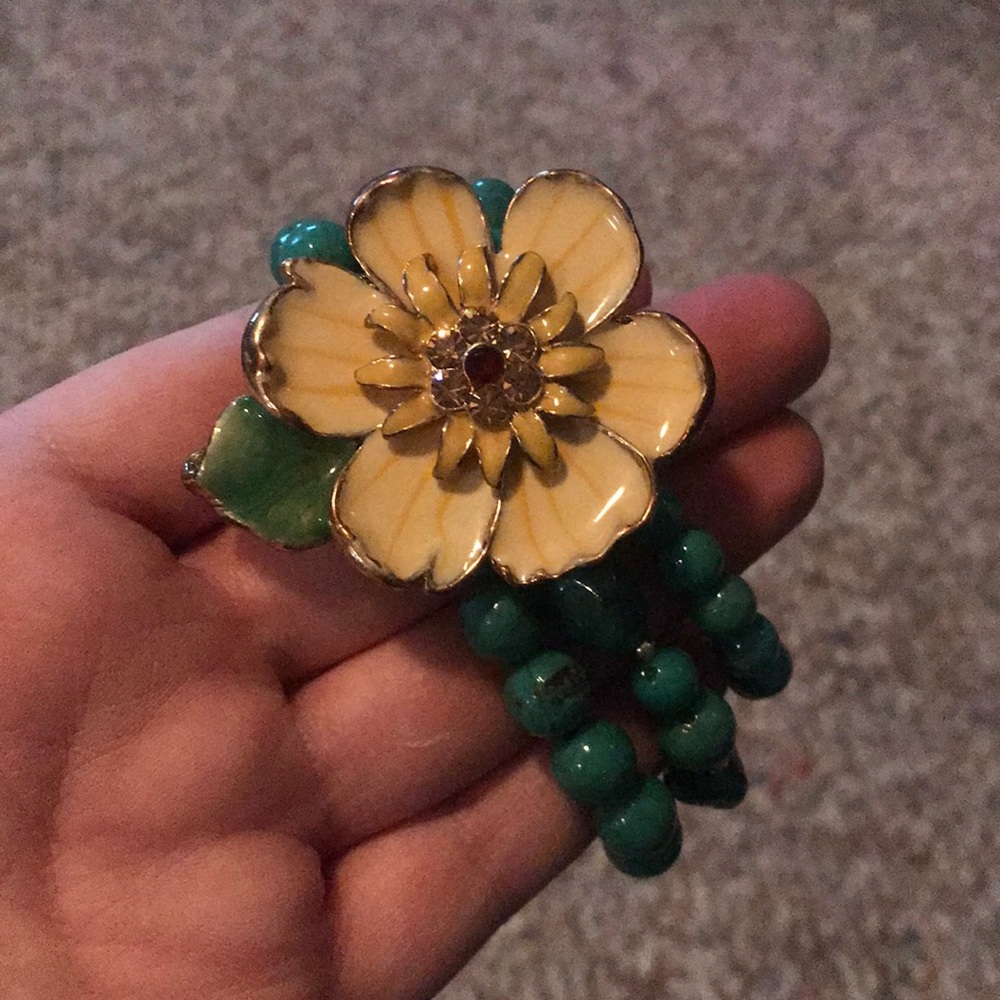 Flowered brooch bracelet